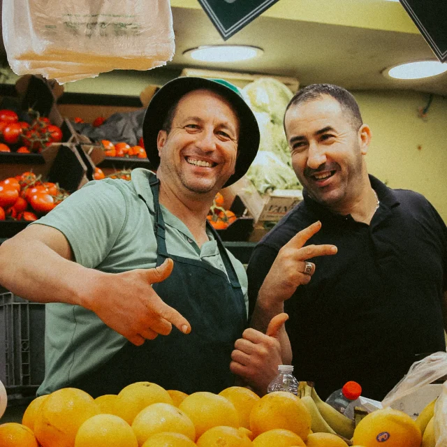 Habitants dionysiens au marché de Saint-Denis.