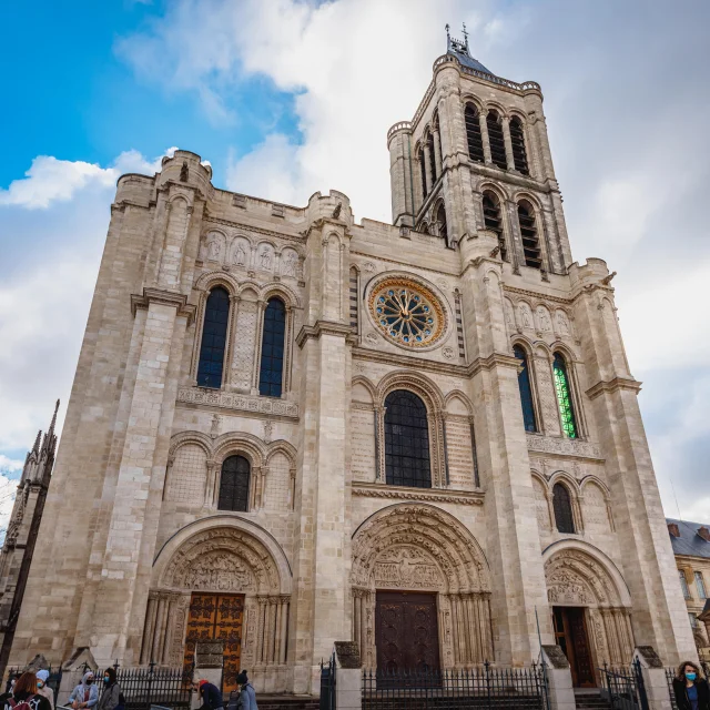 Valentin Pacaut / Los Exploradores 2021, Los Exploradores, Francia, Región, Ile de France, Saint-Denis, Basilique Saint-Denis, necropole royale, vidriera