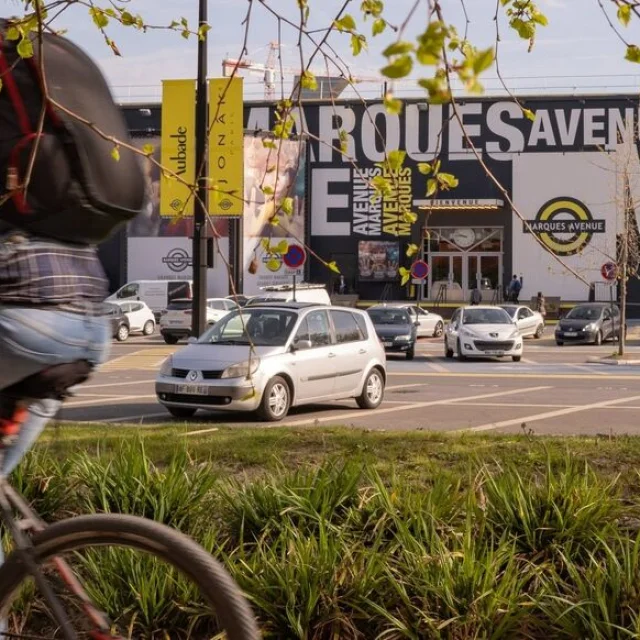 En L'Ile-Saint-Denis, el centro comercial Marques Avenue quiere tener y financiar su propia estación Vélib', en un municipio donde no hay ninguna.